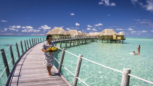 Bungalow Sur Pilotis à Hôtel Le Taha'a - Tahiti Tourisme © David Kirkland