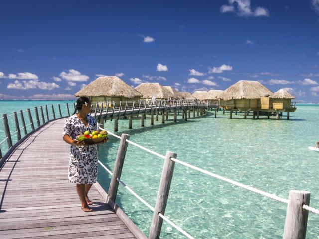 Bungalow Sur Pilotis à Hôtel Le Taha'a - Tahiti Tourisme © David Kirkland