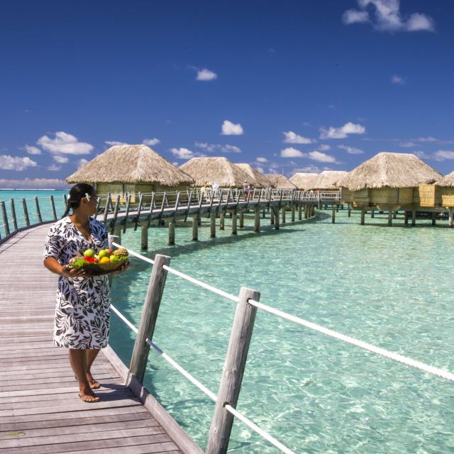 Bungalow Sur Pilotis à Hôtel Le Taha'a - Tahiti Tourisme © David Kirkland