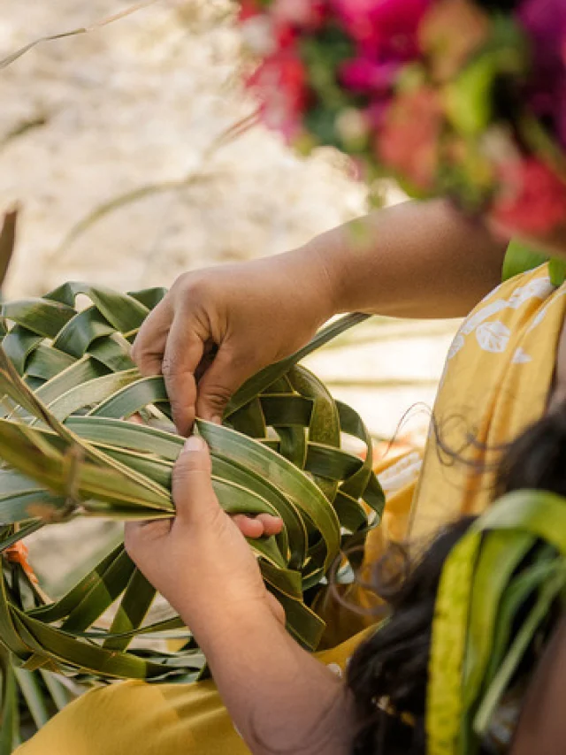 Polynesian Hat Weaving - Tahiti Tourisme © Myles Mcguinness