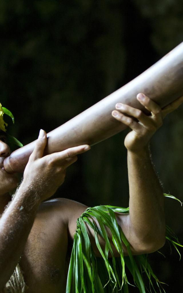 Dancer From Rurutu © Tahiti Tourisme