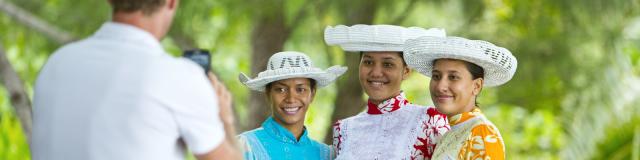 Danseuses De Rurutu © Tahiti Tourisme