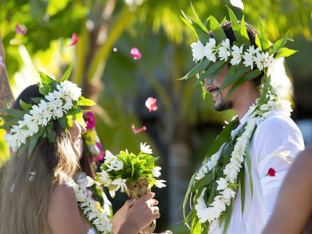 Vive les mariés à Tahiti Et Ses Îles - Tahiti Tourisme © Grégoire Le Bacon