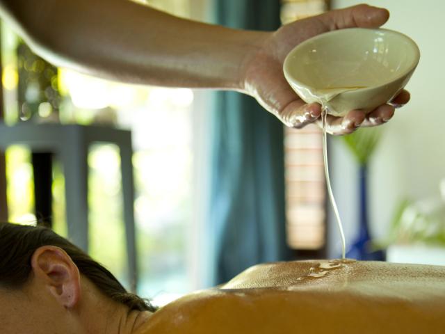 Massage Traditionnel Bora Bora - Tahiti Tourisme