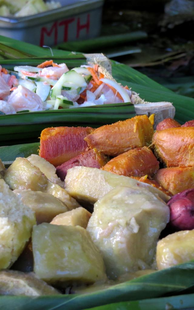 Repas traditionnel Polynésien © Tahiti Tourisme