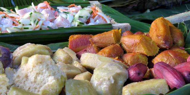 Repas traditionnel Polynésien © Tahiti Tourisme