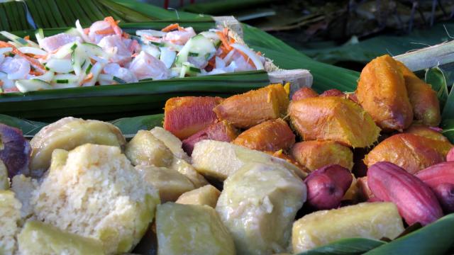 Traditional Polynesian Meal - Tahiti Tourisme © Tahiti Tourisme