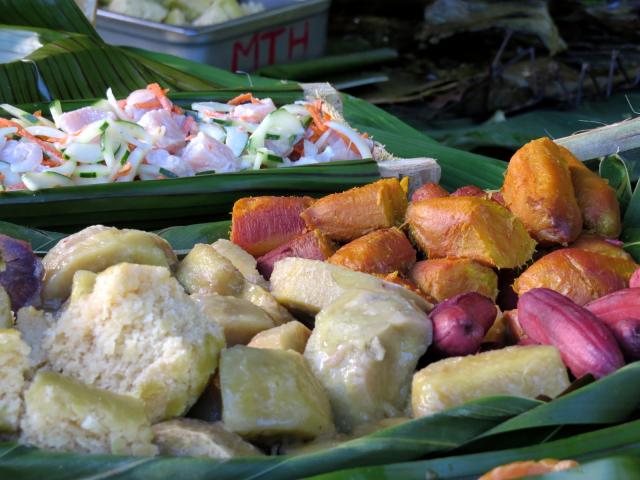 Traditional Polynesian Meal - Tahiti Tourisme © Tahiti Tourisme