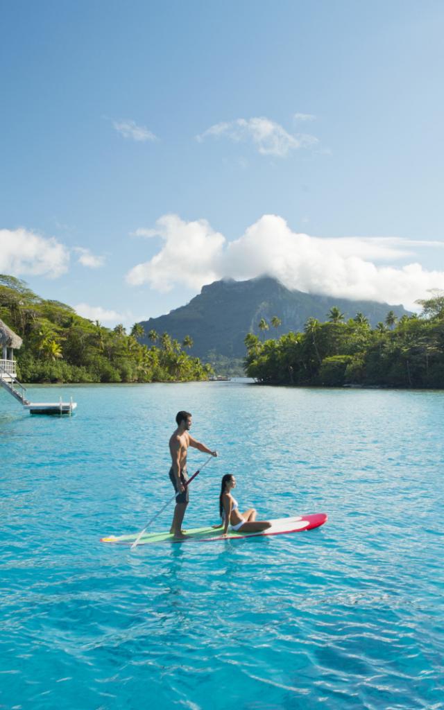 Paddleboard in Bora Bora © Tahiti Tourisme