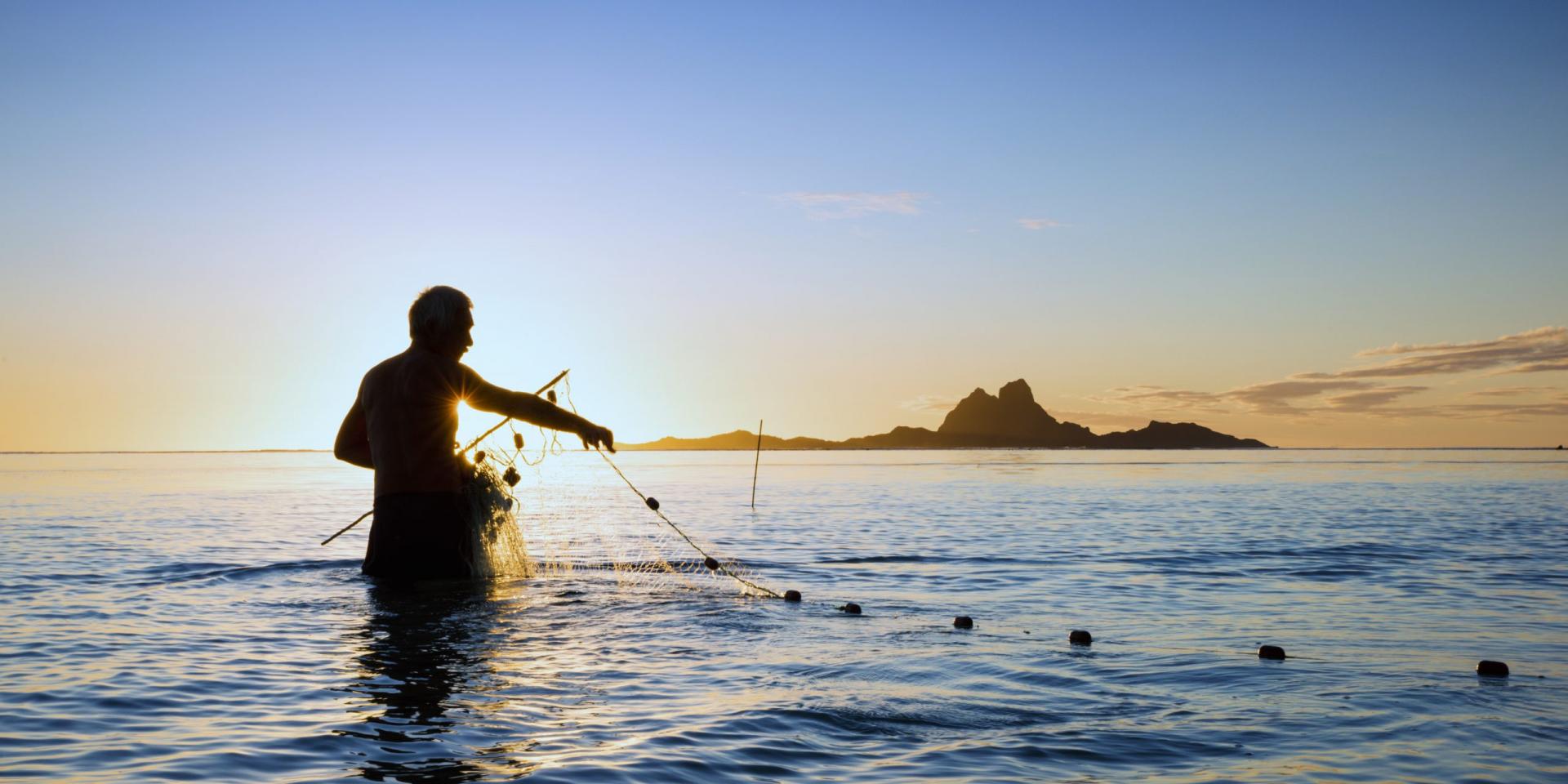 Fisherman Of Tahaa - Tahiti Tourisme © Stéphane Mailion Photography
