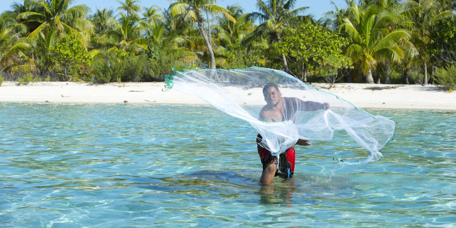 Fisherman In Tikehau - Tahiti Tourisme