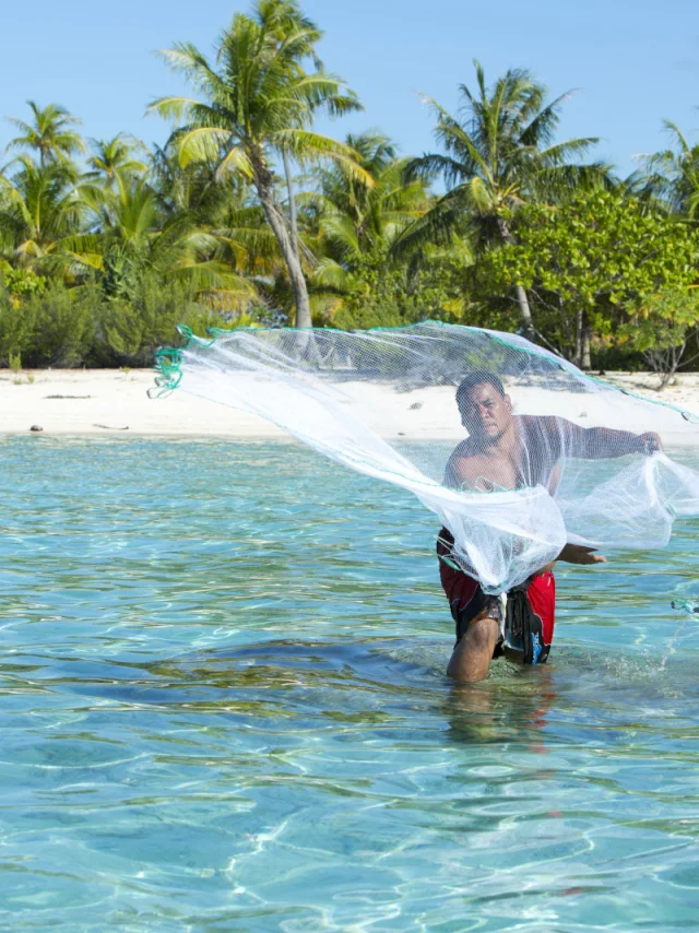 Pêcheur De Tikehau - Tahiti Tourisme © Grégoire Le Bacon
