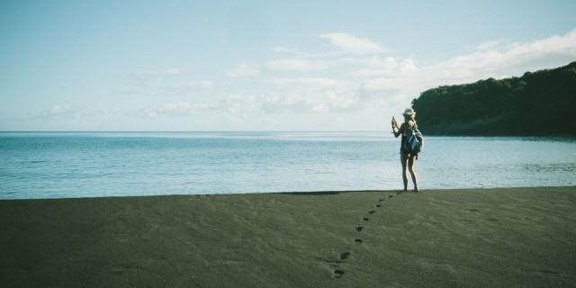 Plage Sable Noir Du Tahara'a - Tahiti Tourisme © Myles Mcguinness