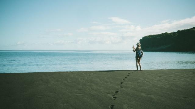 Plage Sable Noir Du Tahara'a - Tahiti Tourisme © Myles Mcguinness