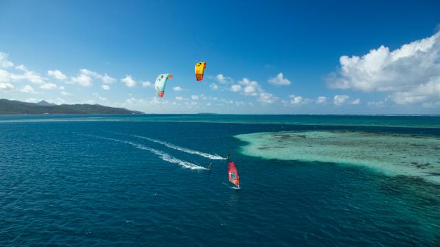 Sports Nautiques Sur Le Lagon De Taha'a - Tahiti Tourisme © Emmanuel Bouvet