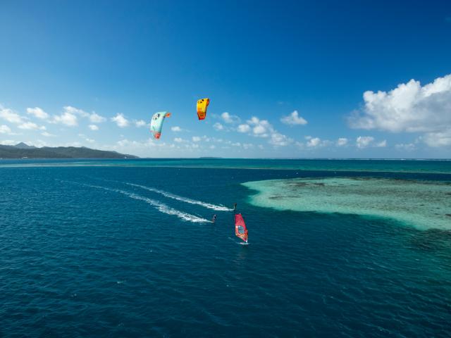 Sports Nautiques Sur Le Lagon De Taha'a - Tahiti Tourisme © Emmanuel Bouvet