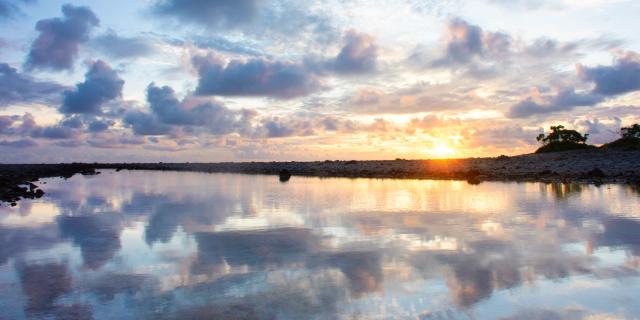 Sunset De Tikehau - Tahiti Tourisme © Teriitua Maoni