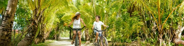 Famille à vélo