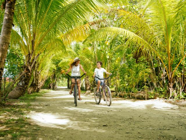 Strolling around Rangiroa
