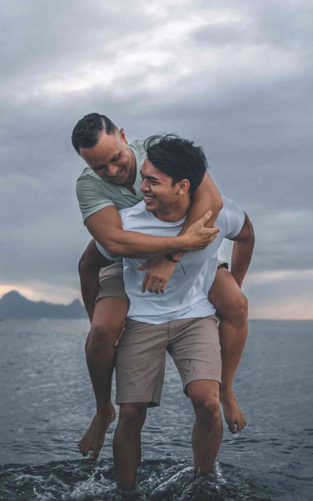 LGBT+ couple in Tahiti