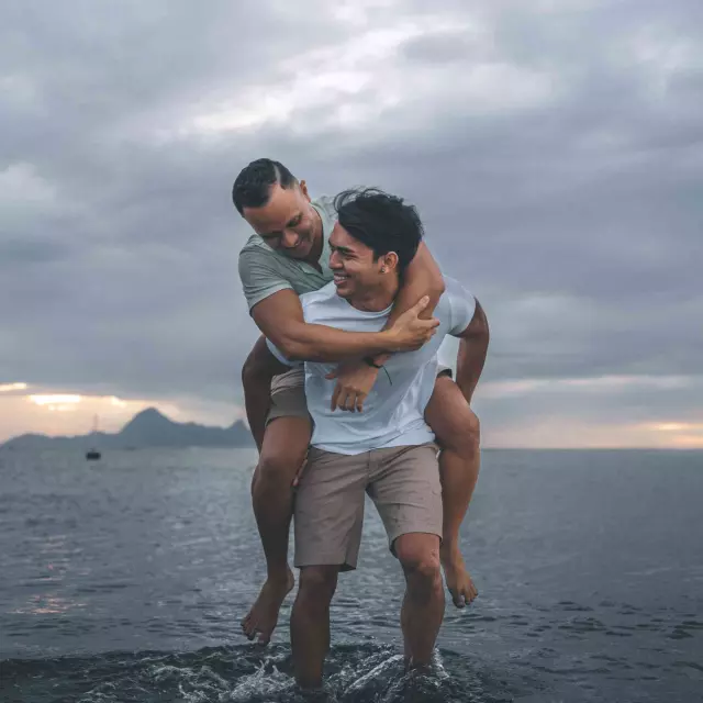 LGBT+ couple in Tahiti