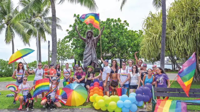 La marche des parapluies, organisée pour célébrer la Tahiti Pride Week © Philippe Collignon